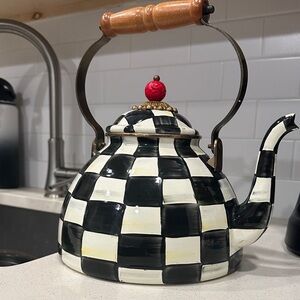 Checkered Black and White Teapot with Wooden Handle